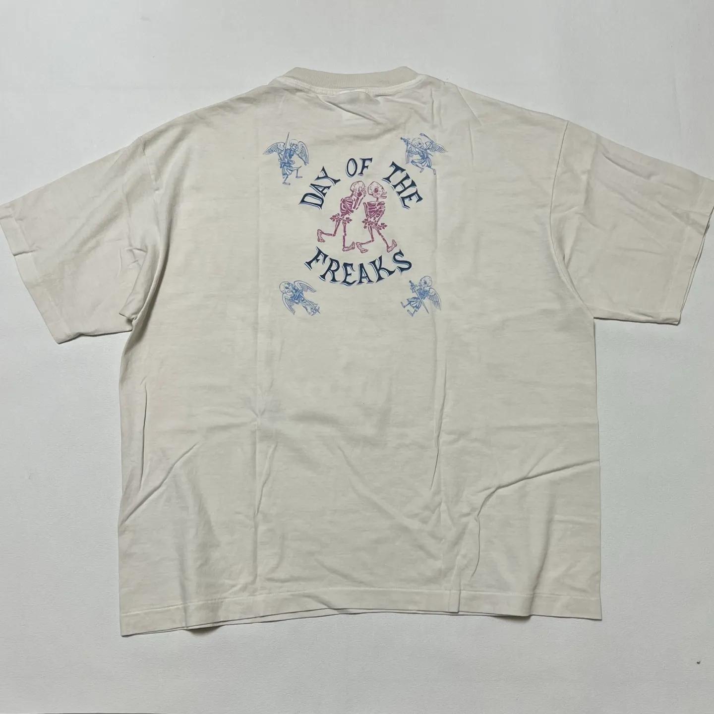 SAINT Mxxxxxx SS TEE/DAY OF THE FREAKS/WHT Monster Day/Monster Illustration Short Sleeve Off-White S-XL Same as the original version OE yarn cylinder without side seam fabric Top printing technology Zero difference restoration ZP Complete copy matching Main mark/wash mark/cherub mark complete